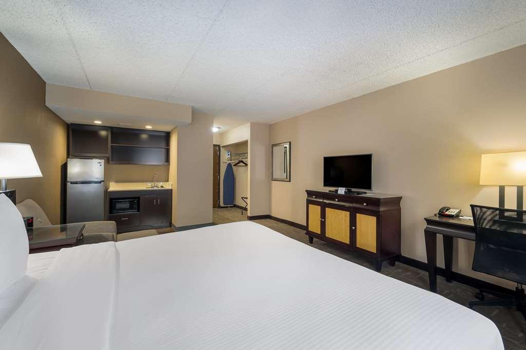 Best Western Detroit Livonia Hotel Room photo